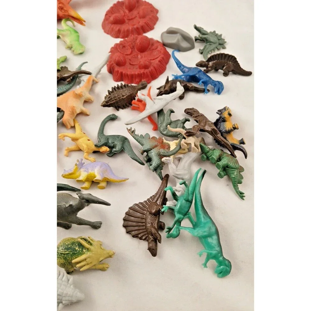 80+ LOT Vintage 1990’s Plastic and Rubber Toy Dinosaurs Dinosaur HUGE